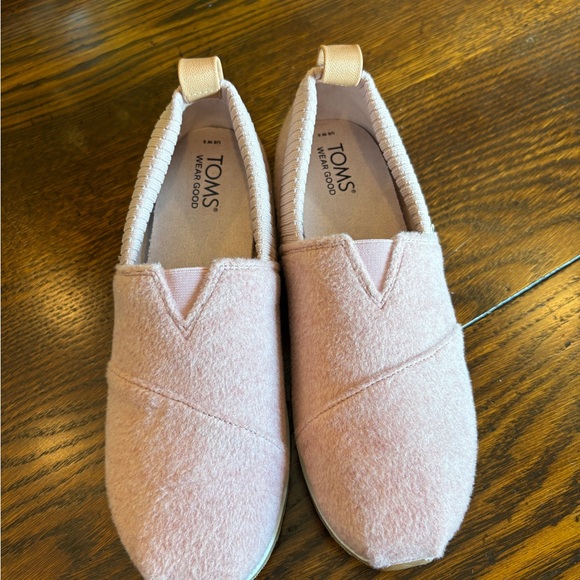 Toms shoes resident 2.0 pink slip-on sneakers. Brand new, comfortable, size 8 - Picture 2 of 5